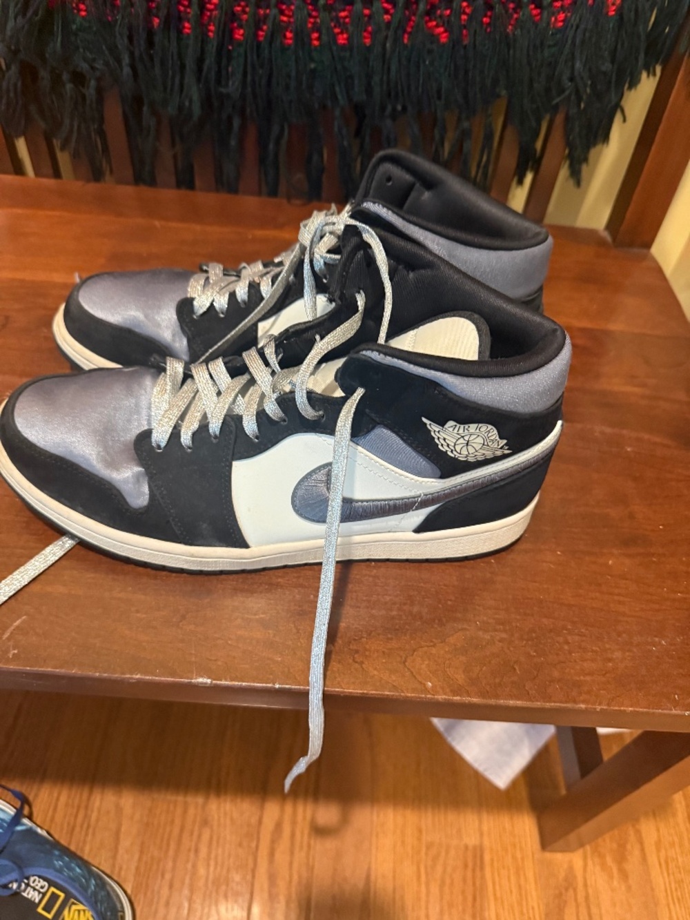 Air Jordan Saten smoke grey midi